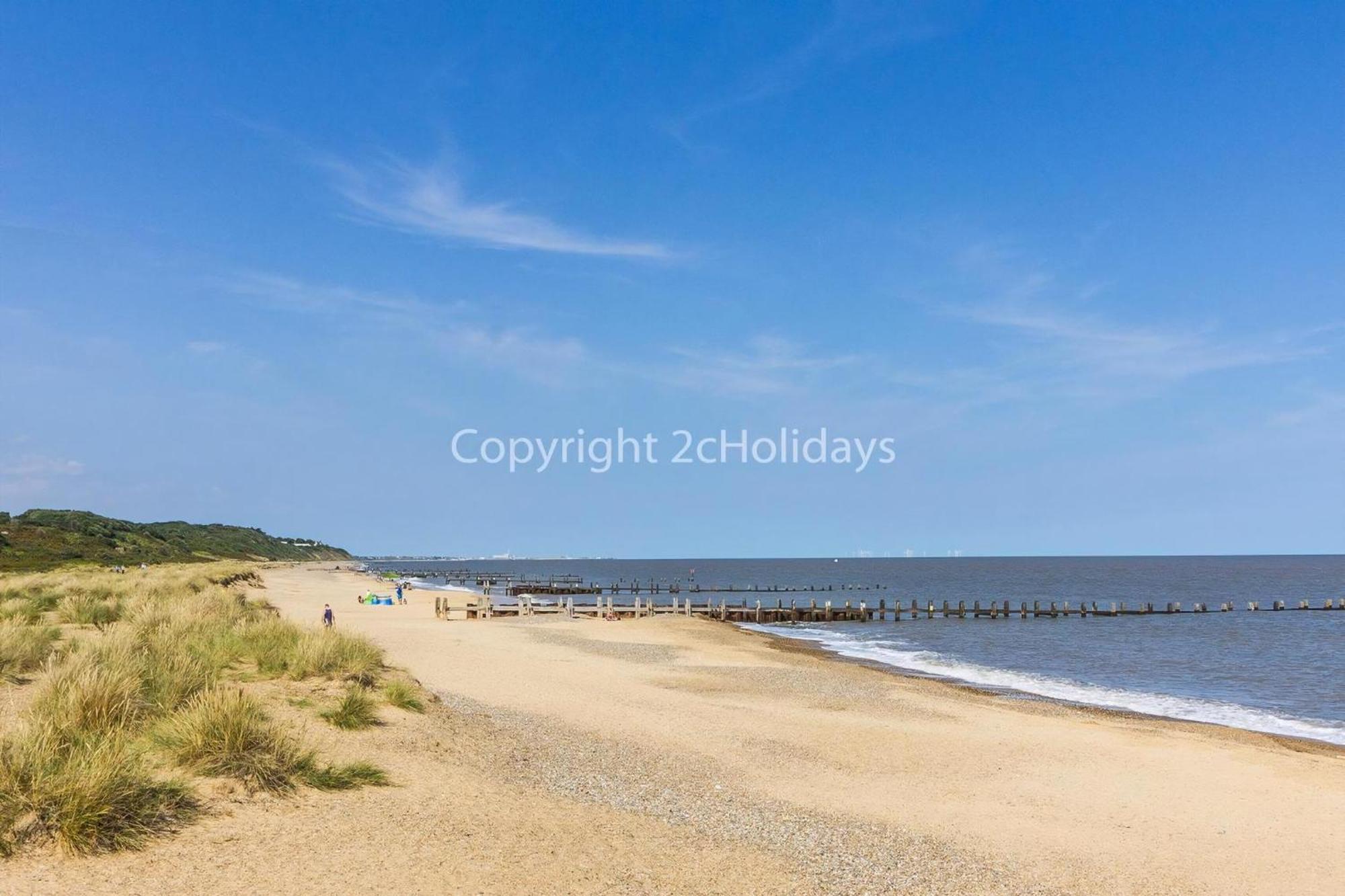 Brilliant Caravan With A Partial Sea View In Suffolk Ref 32026Az Lowestoft Esterno foto