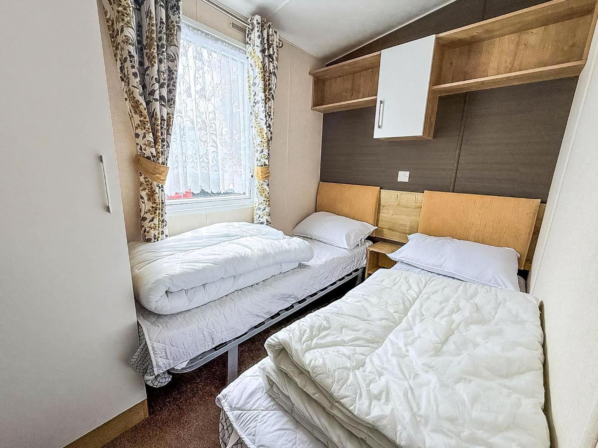 Brilliant Caravan With A Partial Sea View In Suffolk Ref 32026Az Lowestoft Esterno foto