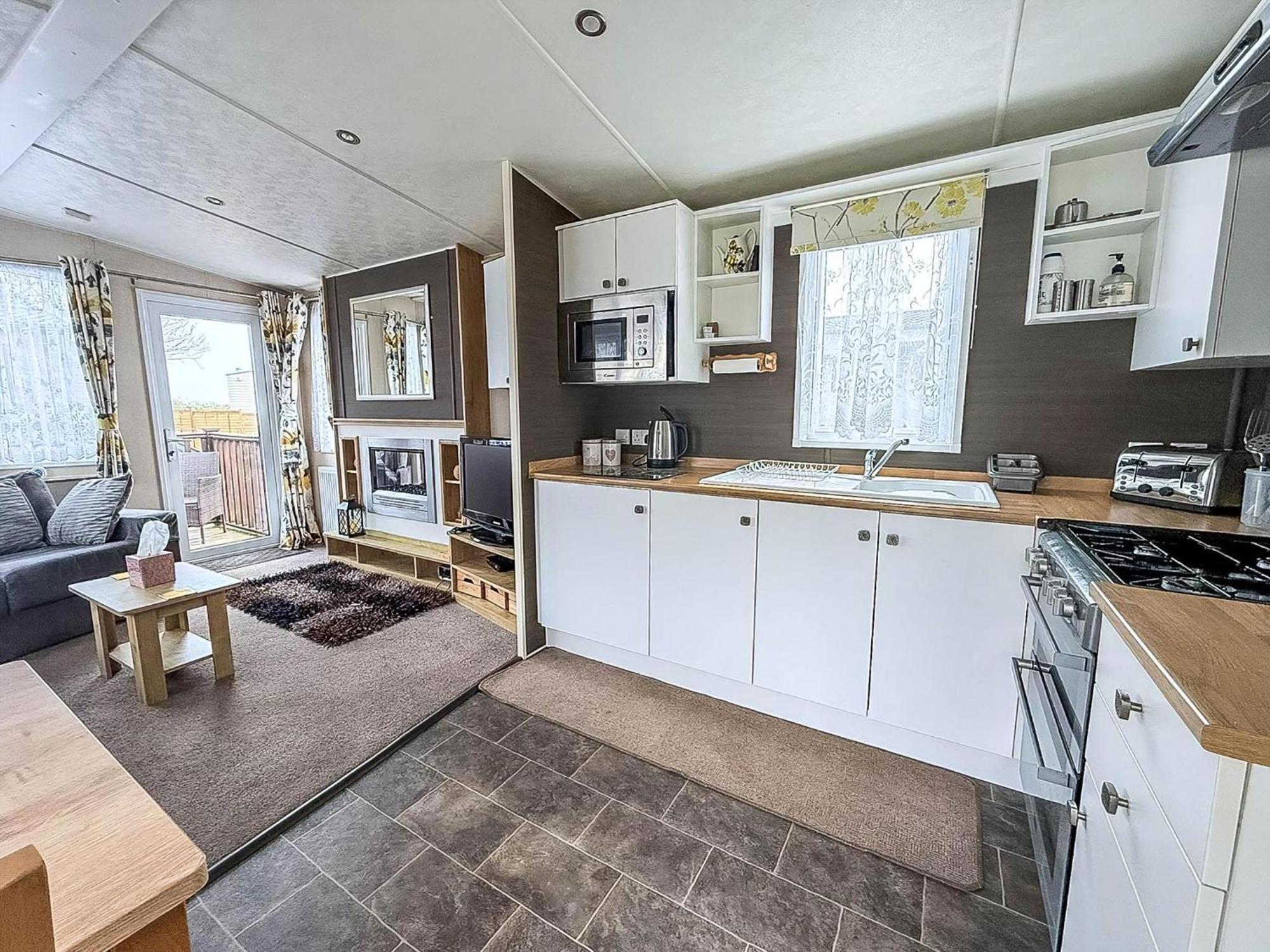 Brilliant Caravan With A Partial Sea View In Suffolk Ref 32026Az Lowestoft Esterno foto